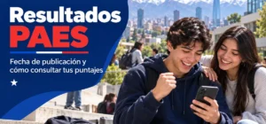 Estudiante chileno celebra al consultar sus resultados PAES en el celular