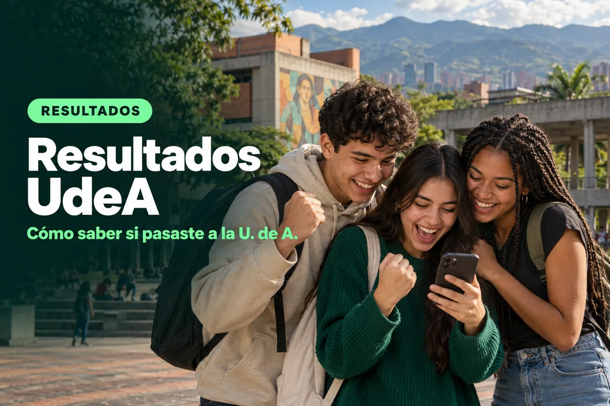 Tres aspirantes celebran al ver en un celular los resultados de admisión de la Universidad de Antioquia (UdeA) en la Ciudad Universitaria de Medellín